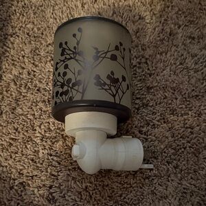 Scentsy plug in warmer/night light